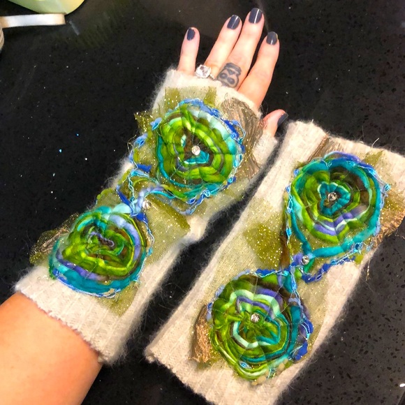 Fingerless gloves/ hand warmers - Picture 1 of 5